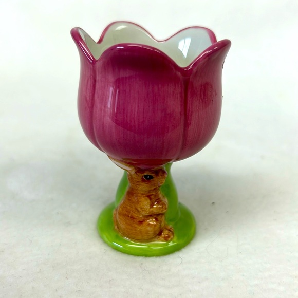 Vintage ceramic LAURA SECORD footed bunny under a tulip egg cup holder - Picture 2 of 6